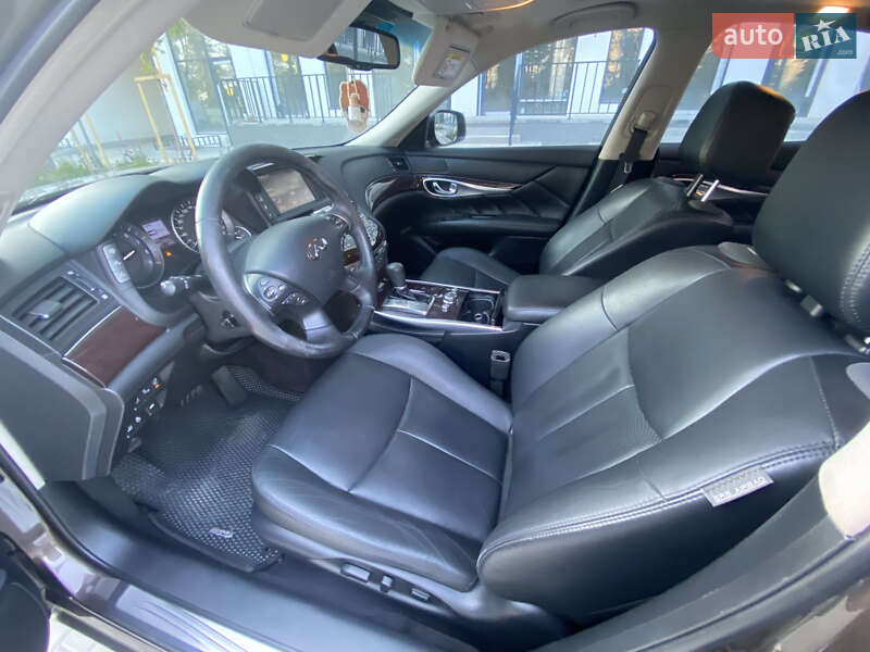 Седан Infiniti Q70 2015 в Вінниці