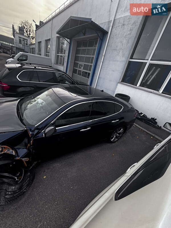 Седан Infiniti Q70 2017 в Киеве