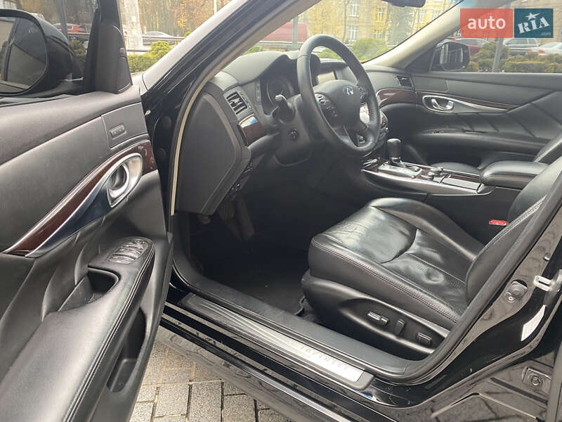 Седан Infiniti Q70 2017 в Києві
