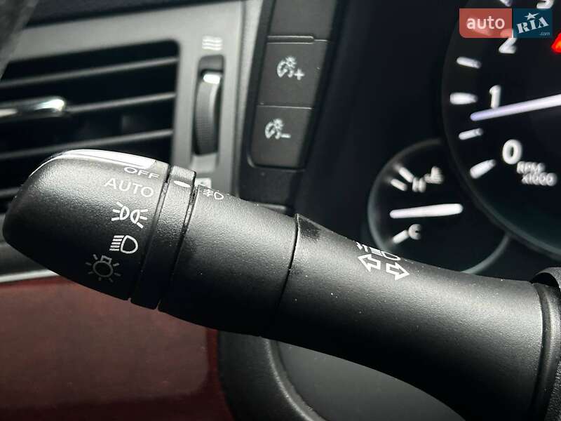 Седан Infiniti Q70 2016 в Киеве фото 16 Седан Infiniti Q70 2016 в Киеве