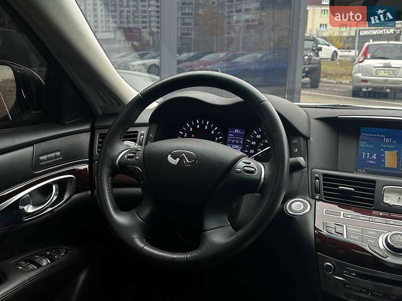 Седан Infiniti Q70 2016 в Киеве фото 32 Седан Infiniti Q70 2016 в Киеве