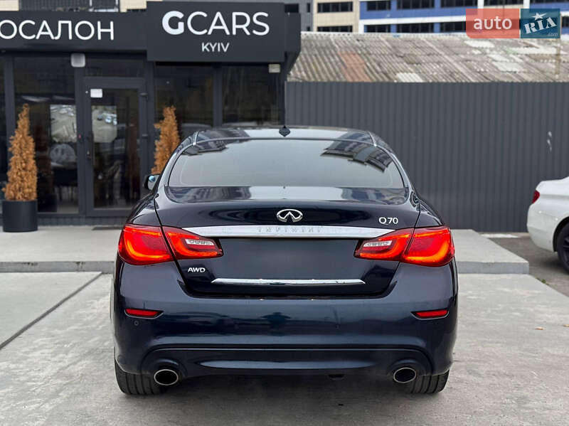 Седан Infiniti Q70 2015 в Киеве