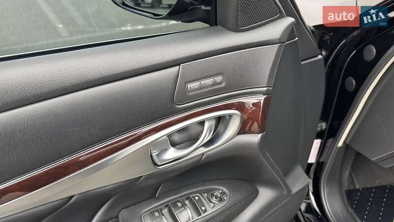 Седан Infiniti Q70 2015 в Києві