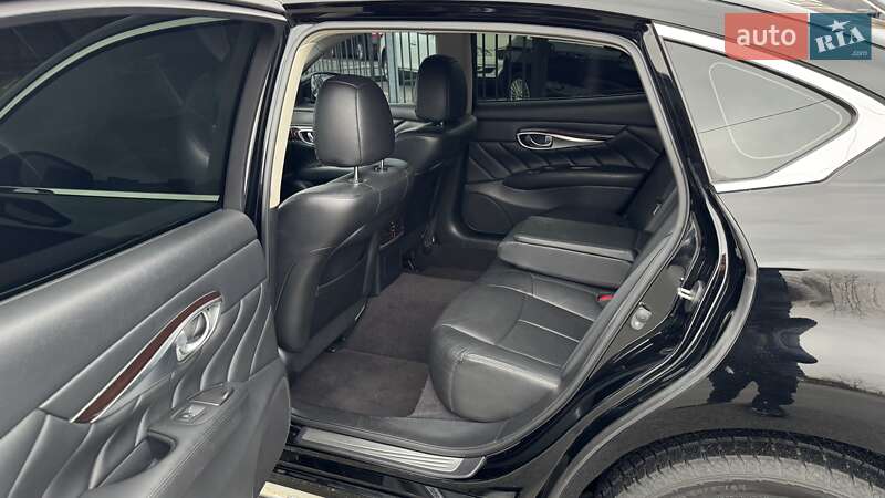 Седан Infiniti Q70 2015 в Києві