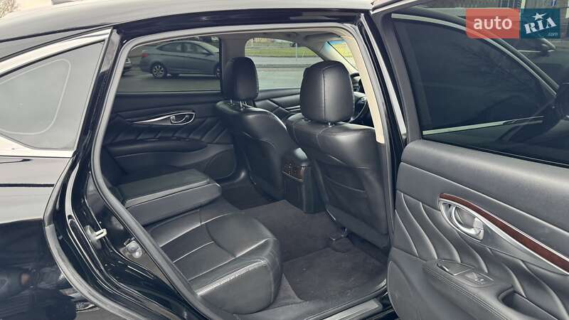 Седан Infiniti Q70 2015 в Києві