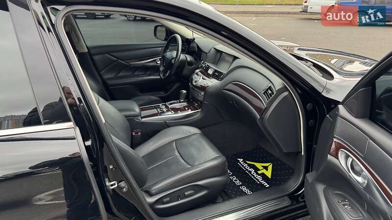 Седан Infiniti Q70 2015 в Києві