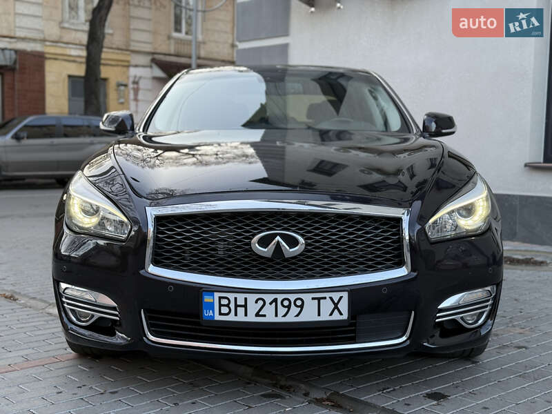 Седан Infiniti Q70 2015 в Могилев-Подольске