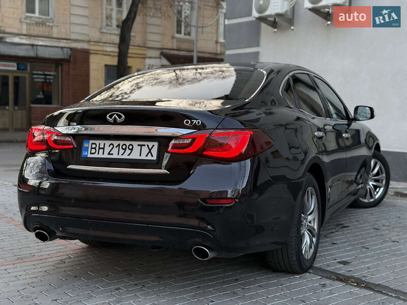 Седан Infiniti Q70 2015 в Могилев-Подольске