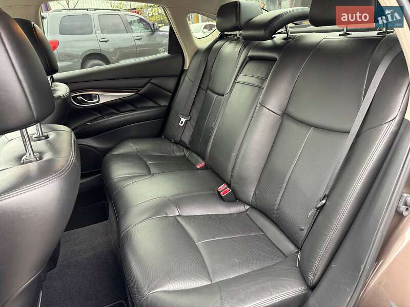 Седан Infiniti Q70 2017 в Києві фото 9 Седан Infiniti Q70 2017 в Києві