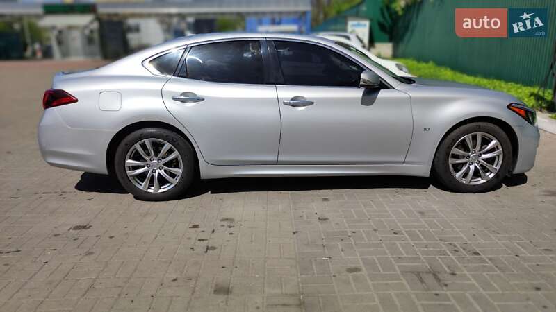 Седан Infiniti Q70 2017 в Киеве фото 7 Седан Infiniti Q70 2017 в Киеве