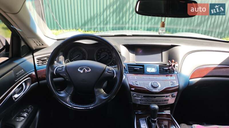 Седан Infiniti Q70 2017 в Киеве фото 8 Седан Infiniti Q70 2017 в Киеве