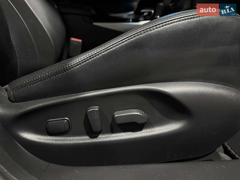 Седан Infiniti Q70 2015 в Одессе