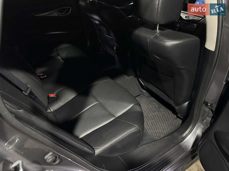 Седан Infiniti Q70 2015 в Одессе