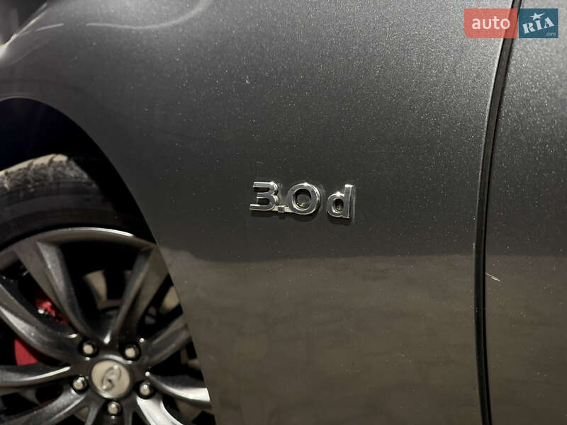 Седан Infiniti Q70 2015 в Одессе