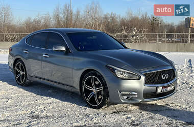 Седан Infiniti Q70 2017 в Киеве