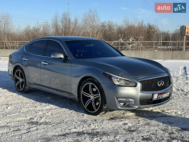 Infiniti Q70 2017