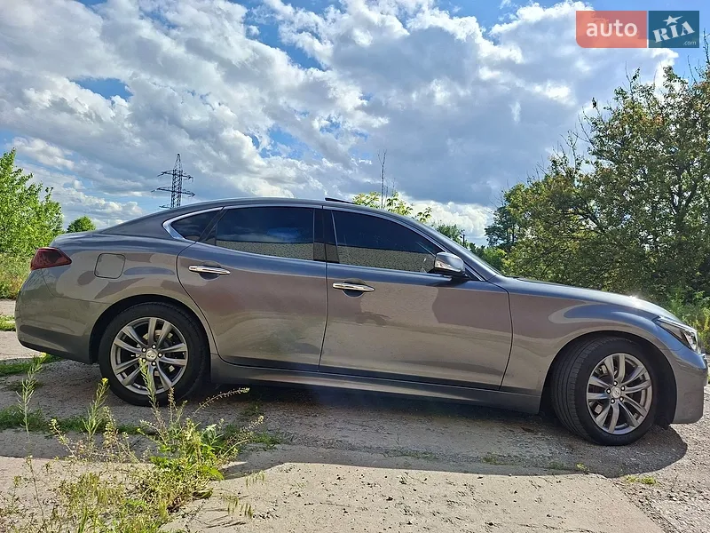 Infiniti Q70 2017
