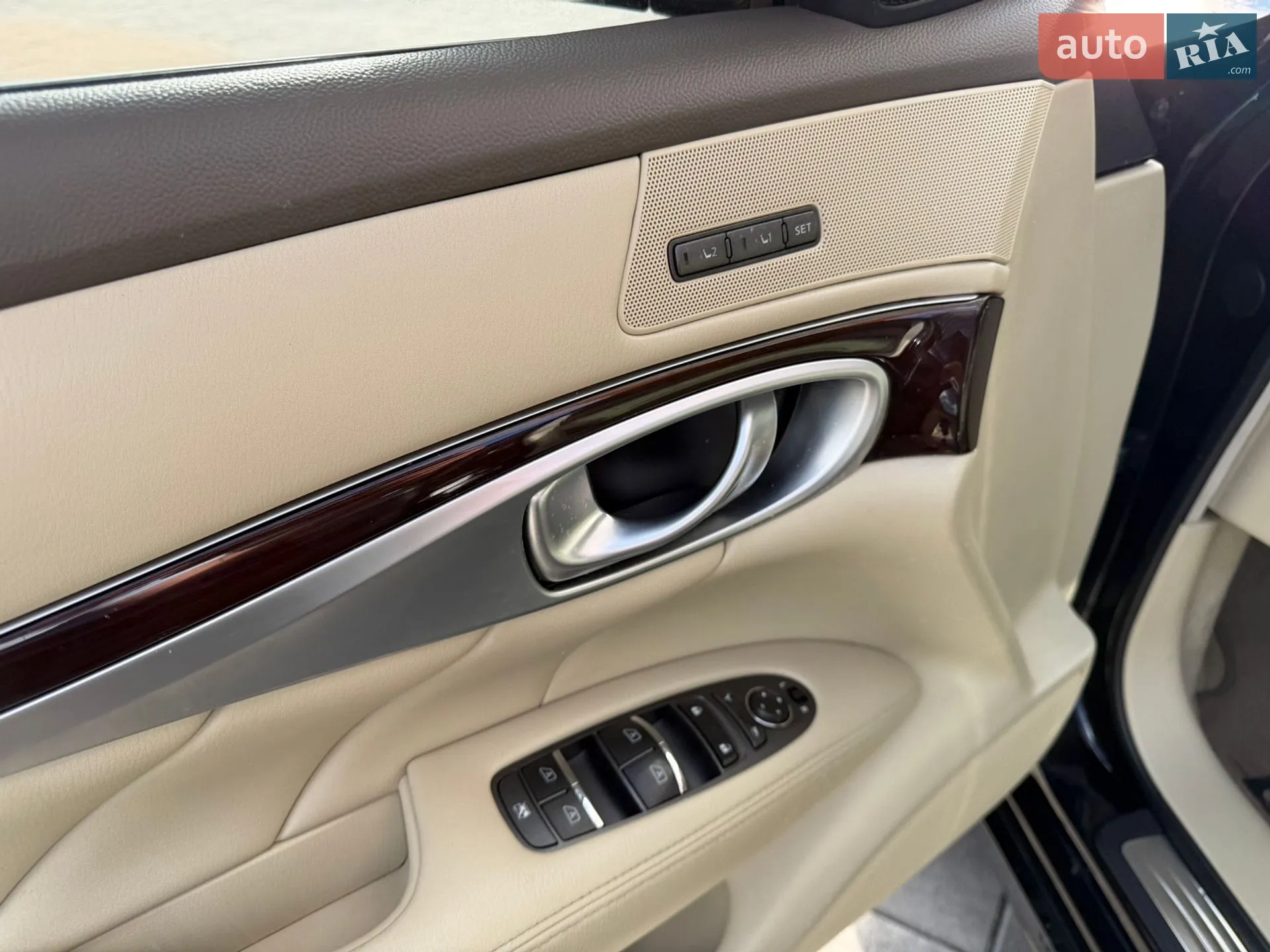 2013 Infiniti Q70 - мініатюра 10