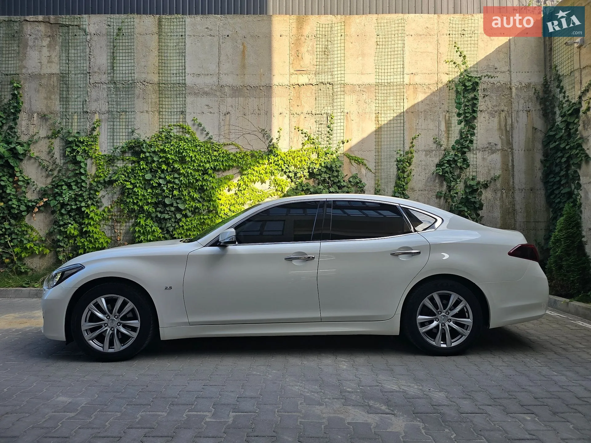 2017 Infiniti Q70 - мініатюра 6