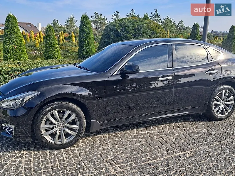 Infiniti Q70