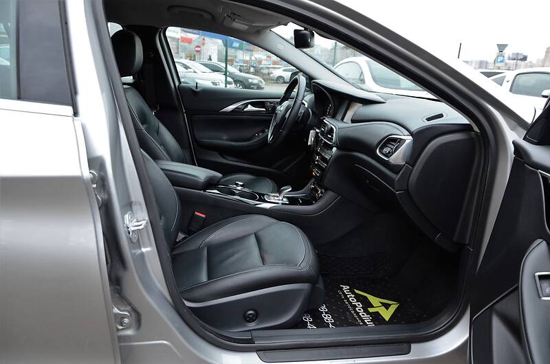 Позашляховик / Кросовер Infiniti QX30 2016 в Києві