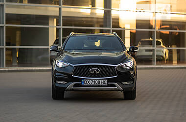 Внедорожник / Кроссовер Infiniti QX30 2016 в 