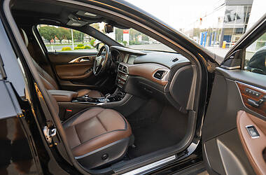 Внедорожник / Кроссовер Infiniti QX30 2016 в 