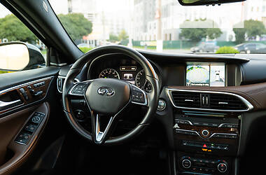 Внедорожник / Кроссовер Infiniti QX30 2016 в 
