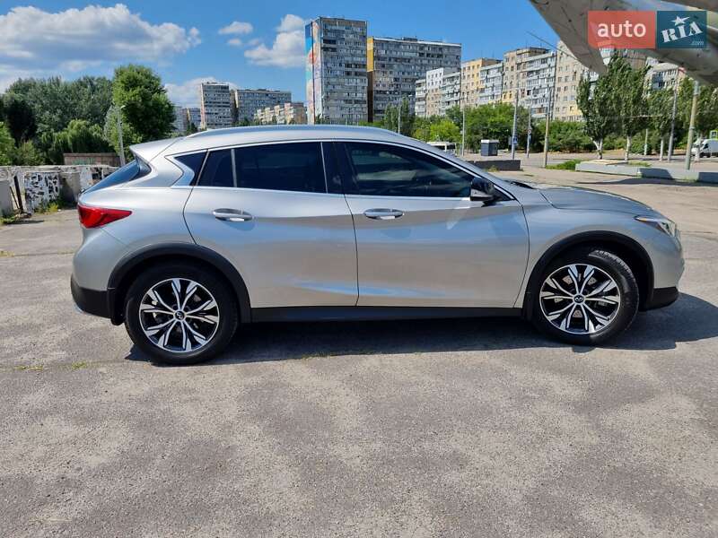 Infiniti QX30 2016