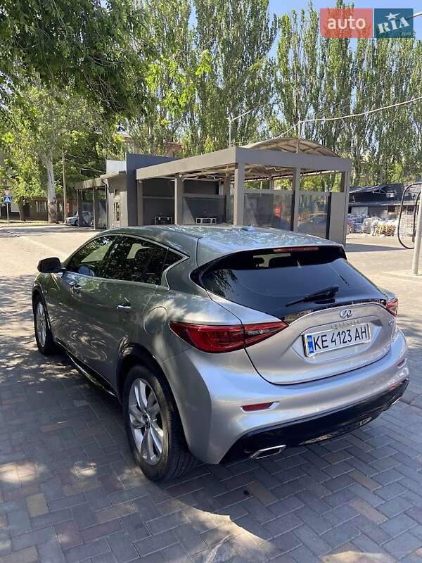 Внедорожник / Кроссовер Infiniti QX30 2016 в Кривом Роге