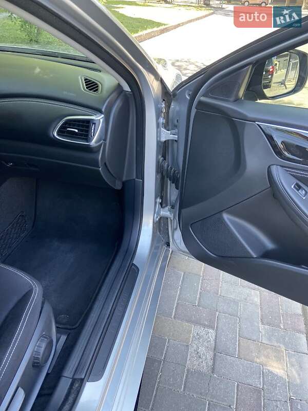 Внедорожник / Кроссовер Infiniti QX30 2016 в Кривом Роге