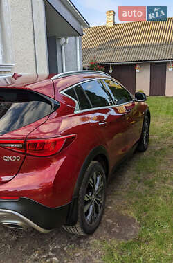 Внедорожник / Кроссовер Infiniti QX30 2016 в 