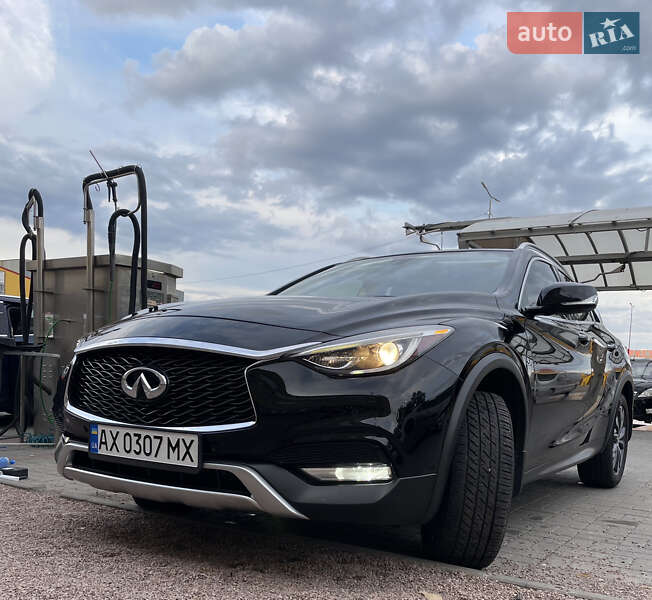 Внедорожник / Кроссовер Infiniti QX30 2016 в Красилове