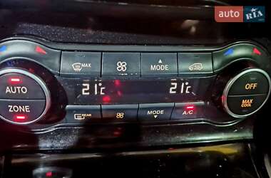 Внедорожник / Кроссовер Infiniti QX30 2016 в 