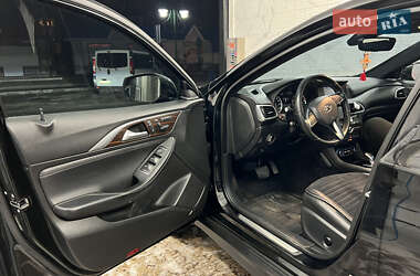 Внедорожник / Кроссовер Infiniti QX30 2017 в 