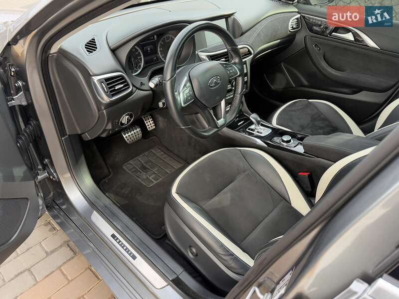 Позашляховик / Кросовер Infiniti QX30 2016 в Білій Церкві