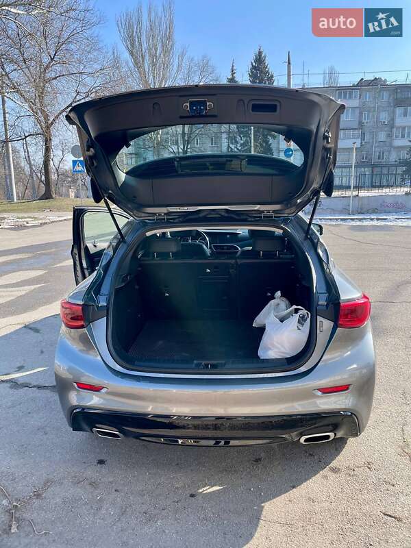 Позашляховик / Кросовер Infiniti QX30 2017 в Дніпрі