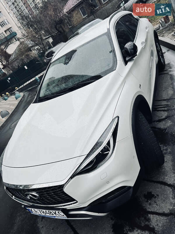 Внедорожник / Кроссовер Infiniti QX30 2017 в Киеве