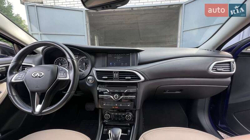 Внедорожник / Кроссовер Infiniti QX30 2016 в Киеве