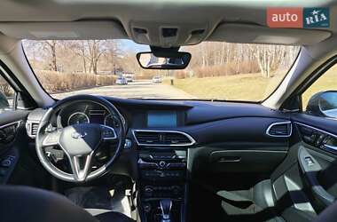 Внедорожник / Кроссовер Infiniti QX30 2017 в 
