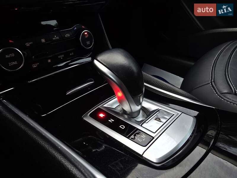 Позашляховик / Кросовер Infiniti QX30 2017 в Львові