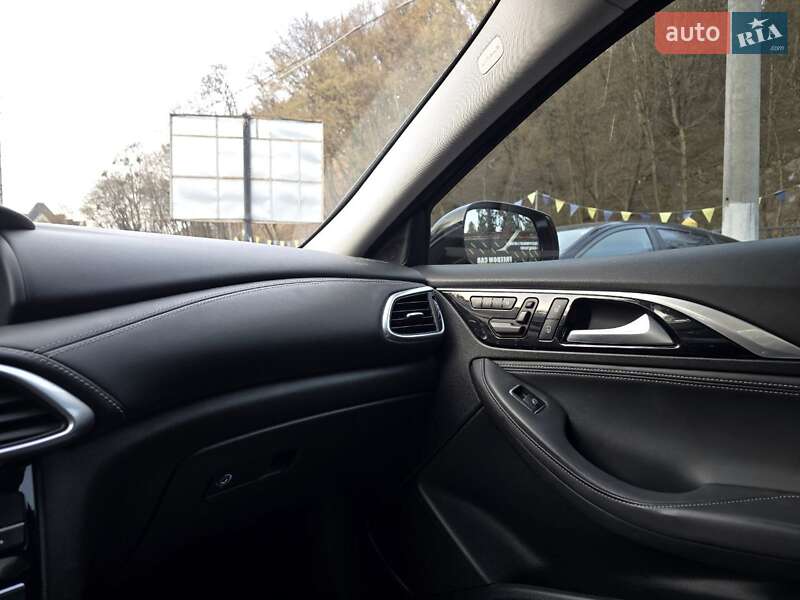 Позашляховик / Кросовер Infiniti QX30 2017 в Львові