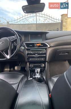 Внедорожник / Кроссовер Infiniti QX30 2016 в 