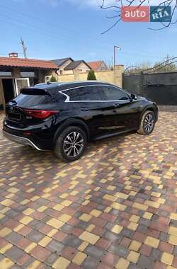 Внедорожник / Кроссовер Infiniti QX30 2016 в 