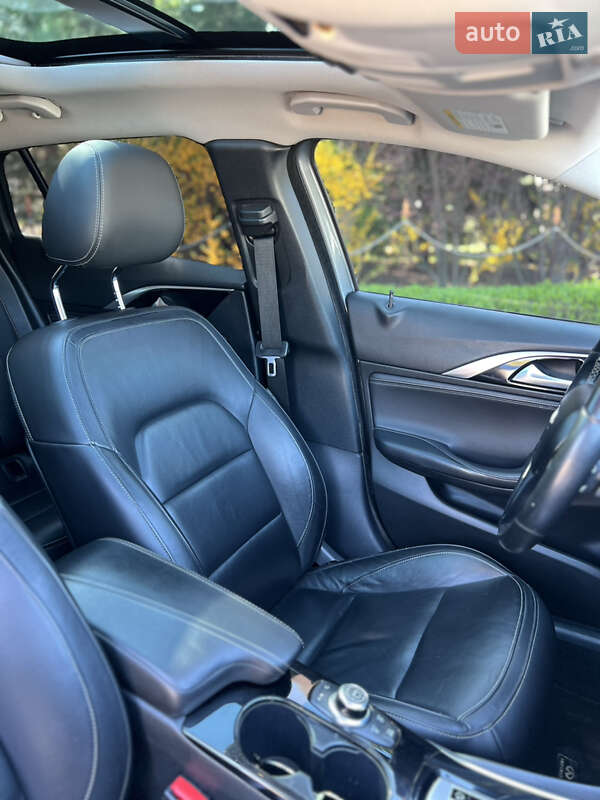 Внедорожник / Кроссовер Infiniti QX30 2016 в Днепре