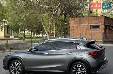 Внедорожник / Кроссовер Infiniti QX30 2016 в 