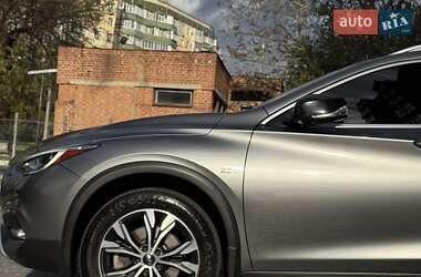 Внедорожник / Кроссовер Infiniti QX30 2016 в 
