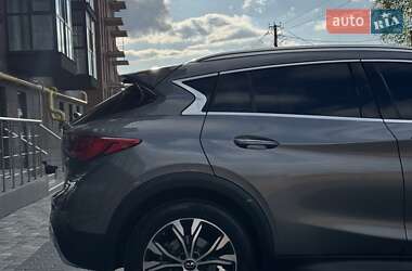 Внедорожник / Кроссовер Infiniti QX30 2016 в 