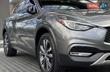 Внедорожник / Кроссовер Infiniti QX30 2016 в 