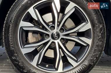 Внедорожник / Кроссовер Infiniti QX30 2016 в 